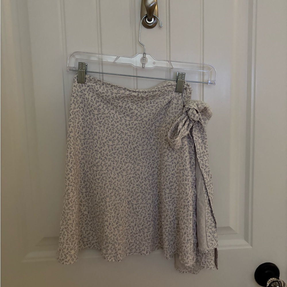 Brandy Melville white/blue Floral Skirt